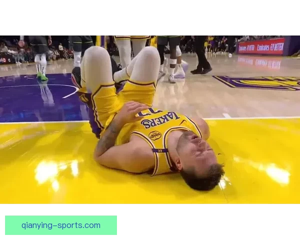 湖人连败东契奇里夫斯遭打击 霍华德喊话愿复出助球队